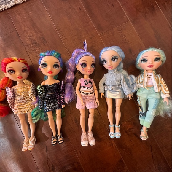 Rainbow High Deluxe Fashion Closet and Dolls - Picture 12 of 13